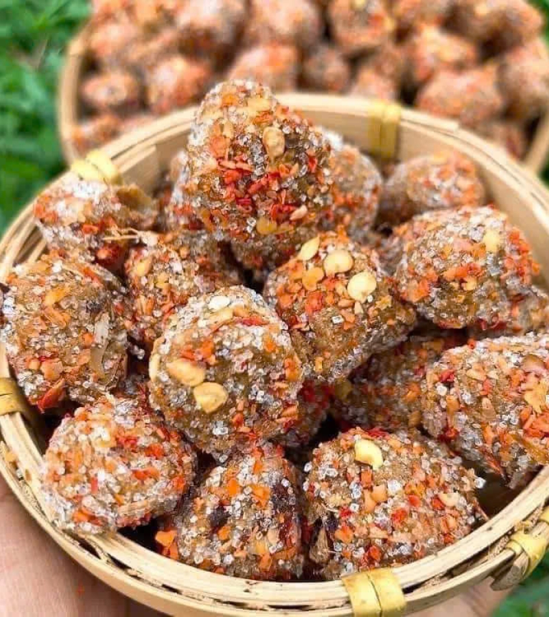 Kẹo me ..giá 8000/ túi.. 35.00/ xâu .40.000/ kg