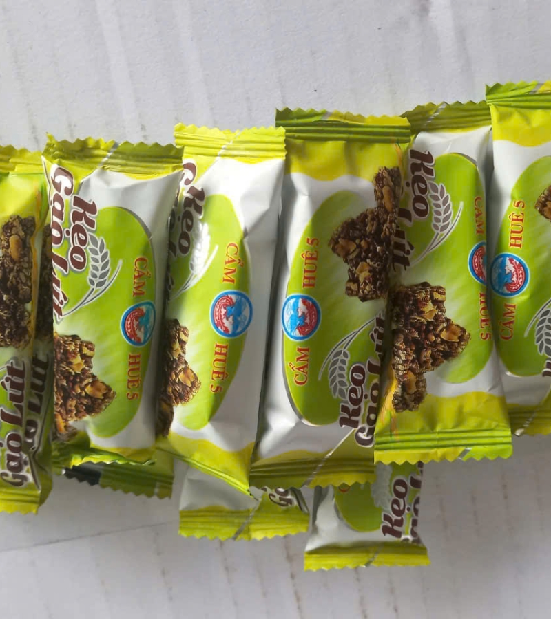 KẸO GẠO LỨC CẨM HUÊ ..giá 27.000/tui ..80.000/kg
