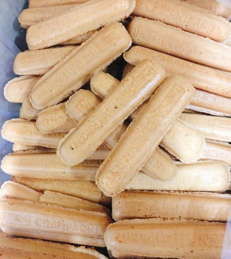 BÁNH CHAMPAGNE ..giá 8000/túi ..62.000/kg